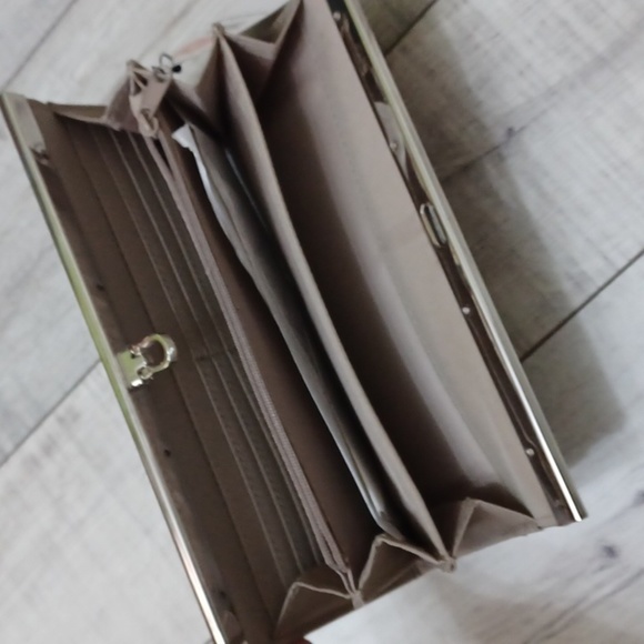 Wilson leather W fashion wallet NWT - Picture 6 of 13